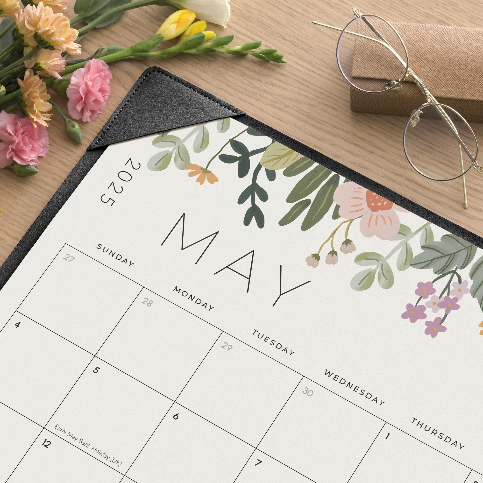 Cabbrix 2025-2026 Desk Calendar, Floral Elements, Black