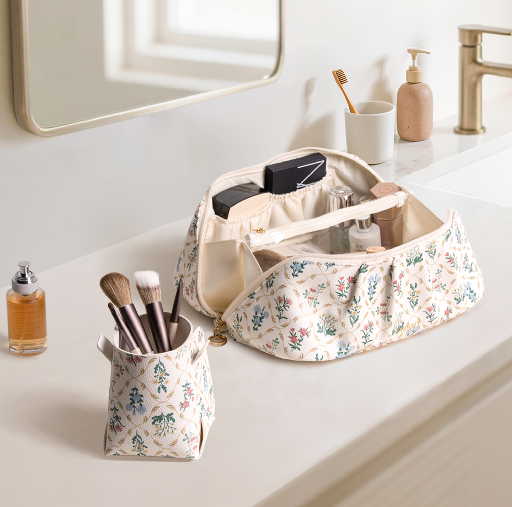 Cabbrix Travel Makeup Bag, Large Capacity Cosmetic Bag for Women, Flat Open Portable Toiletry Bag, Flowing Gleam